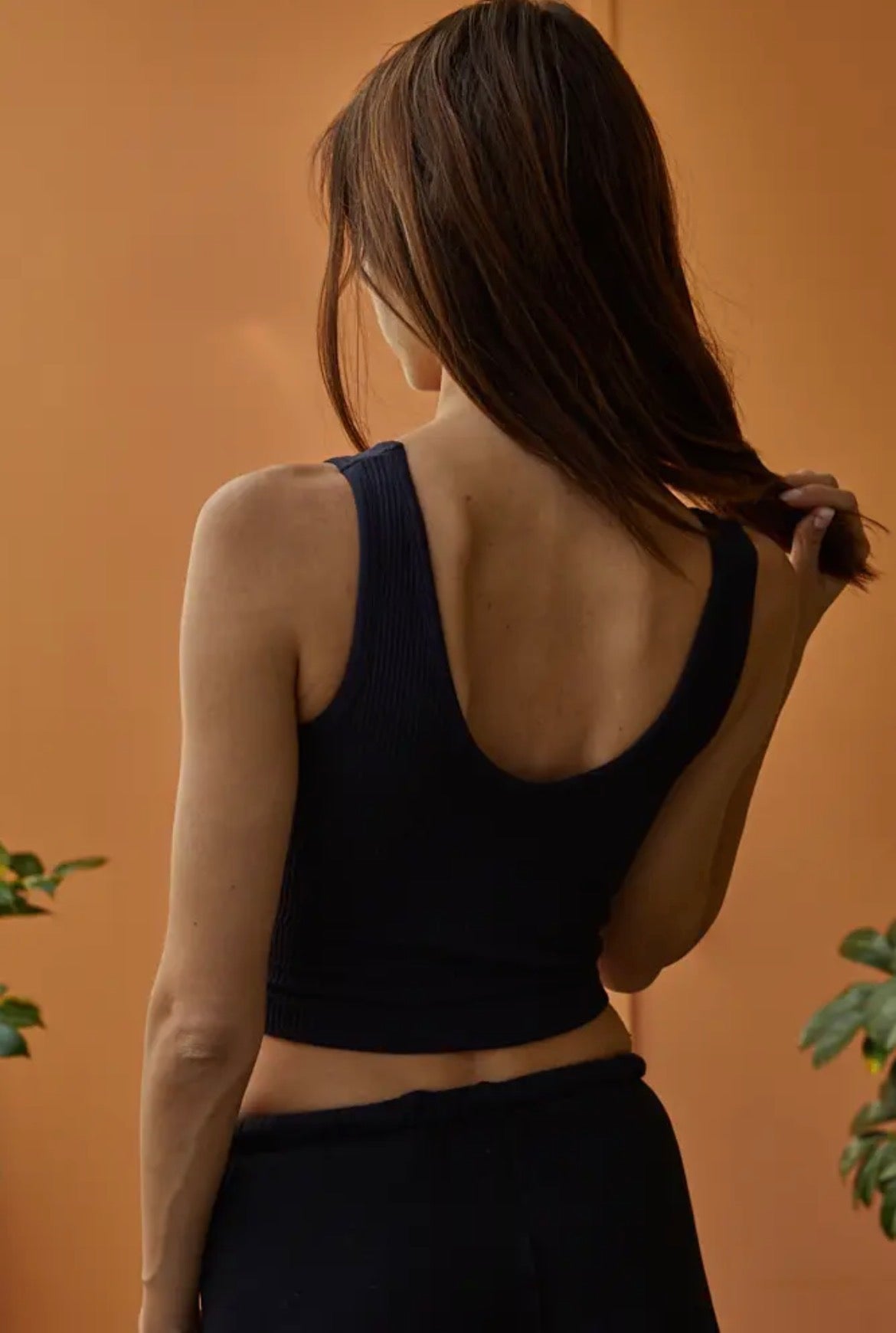 Reversible UV Neck Seamless Crop Tank | Black